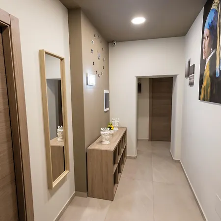 Center לינה וארוחת בוקר 4*